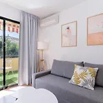 شقة Monko Boomerang